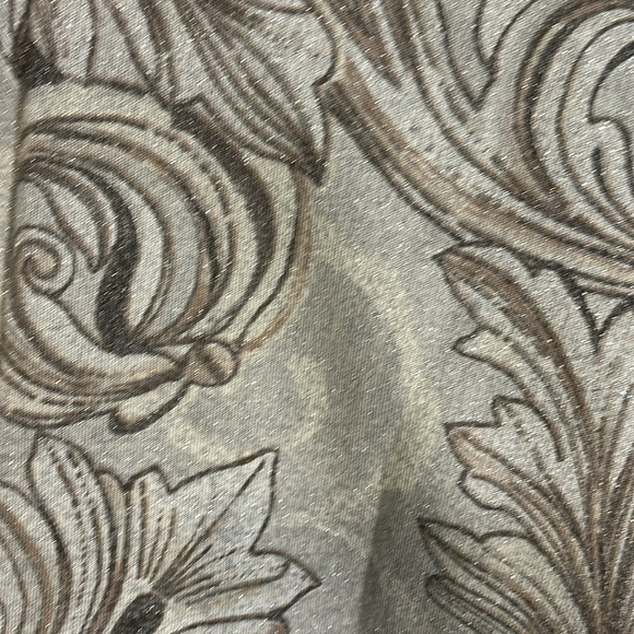 NWOT Chico’s reversible floral travel wrap - Picture 2 of 8